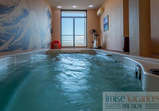 grand spa de nage pour un moment de détente après la plage grand spa de nage pour un moment de détente après la plage