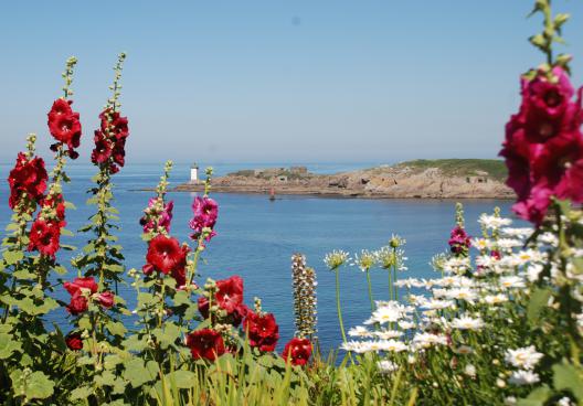 Iroise Vacances / Bretagne Locations Vacances – Retrouvez toutes nos offres de locations de vacances en pointe Bretagne, Finistère au bord de mer ou avec piscine. Profitez de nos locations saisonnières au Conquet, Brest etc et d’un accès privilégié vers les îles d’Ouessant, de Molène et de Sein.