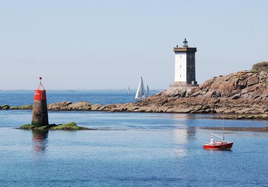 Iroise Vacances / Bretagne Locations Vacances – Retrouvez toutes nos offres de locations de vacances en pointe Bretagne, Finistère au bord de mer ou avec piscine. Profitez de nos locations saisonnières au Conquet, Brest etc et d’un accès privilégié vers les îles d’Ouessant, de Molène et de Sein.