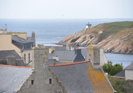 Iroise Vacances / Bretagne Locations Vacances – Retrouvez toutes nos offres de locations de vacances en pointe Bretagne, Finistère au bord de mer ou avec piscine. Profitez de nos locations saisonnières au Conquet, Brest etc et d’un accès privilégié vers les îles d’Ouessant, de Molène et de Sein.