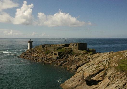 Iroise Vacances / Bretagne Locations Vacances – Retrouvez toutes nos offres de locations de vacances en pointe Bretagne, Finistère au bord de mer ou avec piscine. Profitez de nos locations saisonnières au Conquet, Brest etc et d’un accès privilégié vers les îles d’Ouessant, de Molène et de Sein.