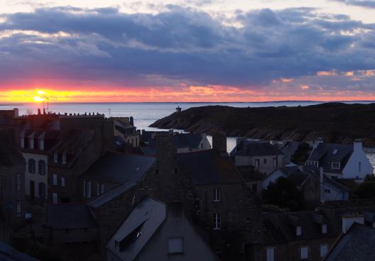 Iroise Vacances / Bretagne Locations Vacances – Retrouvez toutes nos offres de locations de vacances en pointe Bretagne, Finistère au bord de mer ou avec piscine. Profitez de nos locations saisonnières au Conquet, Brest etc et d’un accès privilégié vers les îles d’Ouessant, de Molène et de Sein.